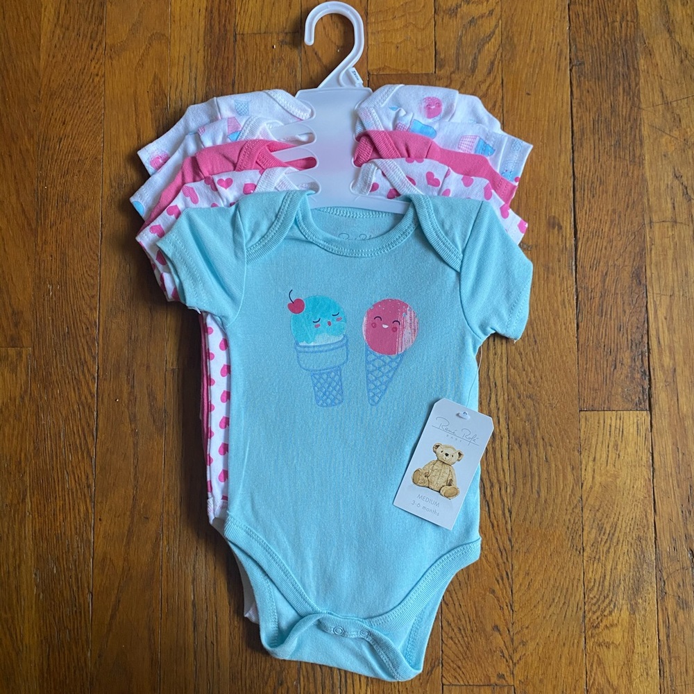 Baby’s 5 piece onesie set
